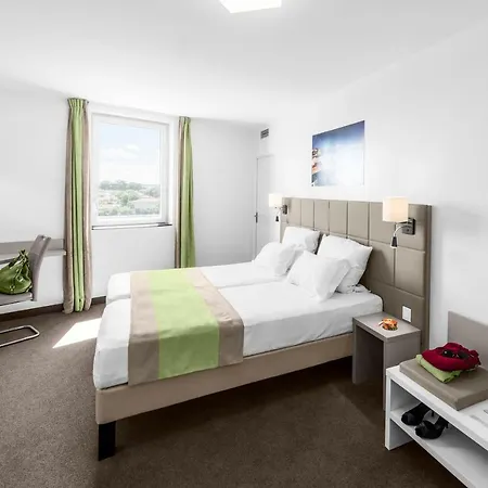 Hotel Kyriad Lyon Est Stadium Eurexpo 3*