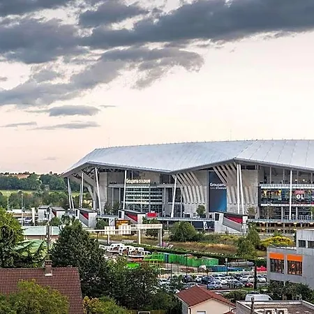 Hotell Kyriad Lyon Est Stadium Eurexpo