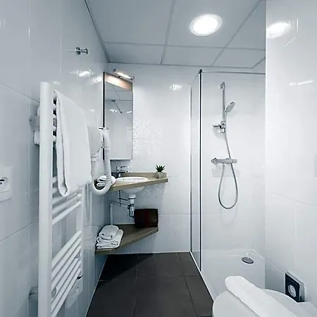 Kyriad Lyon Est Stadium Eurexpo Hotel 3*