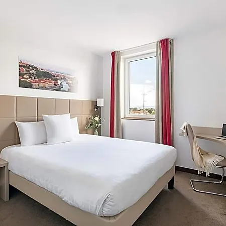 Hotell Kyriad Lyon Est Stadium Eurexpo 3*