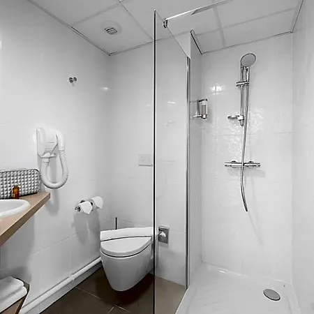 Kyriad Lyon Est Stadium Eurexpo Hotel 3*