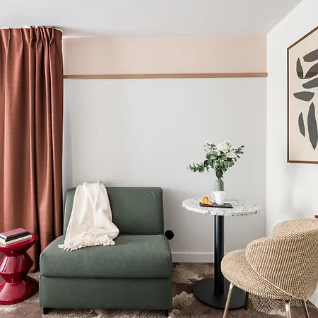 Отель Kyriad Lyon Est Stadium Eurexpo 3*