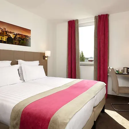 Kyriad Lyon Est Stadium Eurexpo Hotel 3*